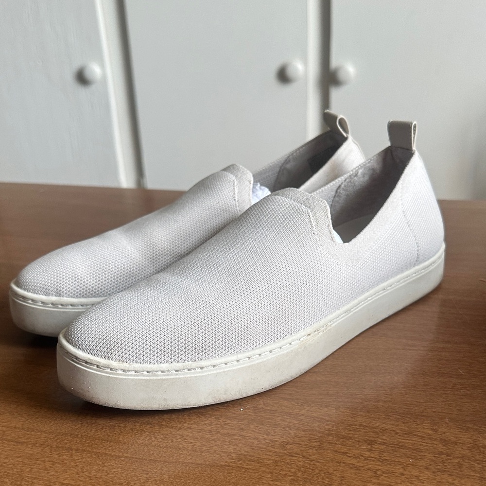 Banana Republic Women’s Cream Slip-On Flats Size 8.5